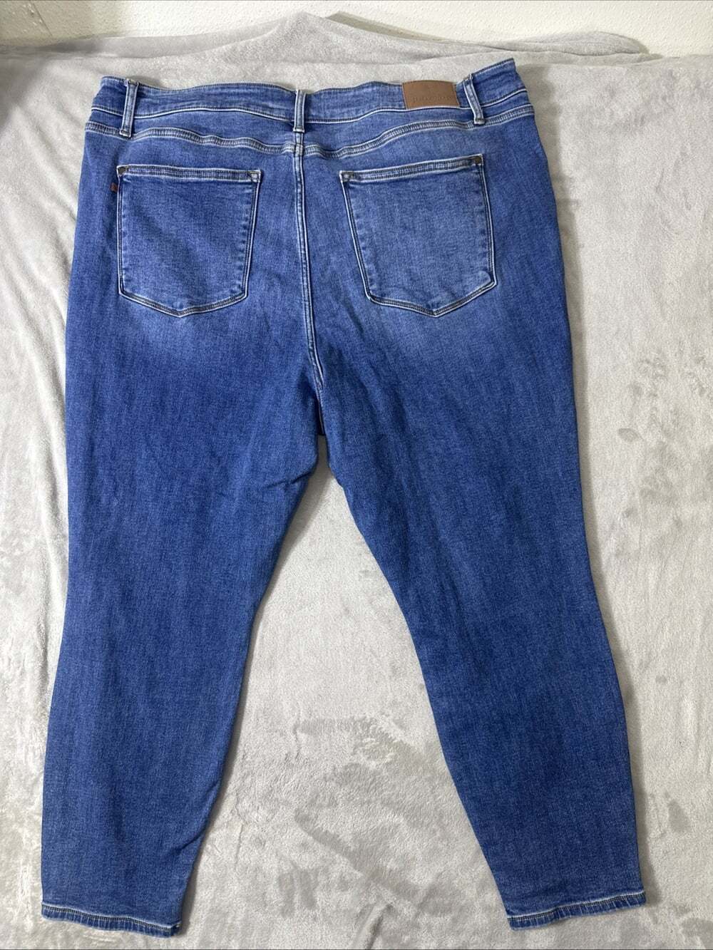 Judy Blue Women’s Skinny Fit Jeans 24W Plus Size Mid Wash Stretch Denim - Picture 6 of 9